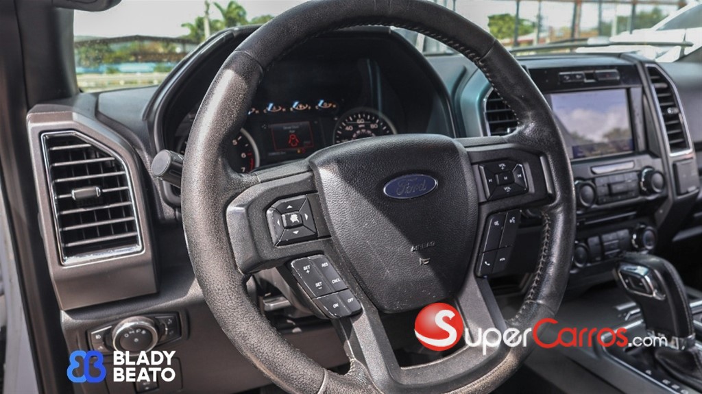 2015 Ford F 150 XLT — foto 2 / 12