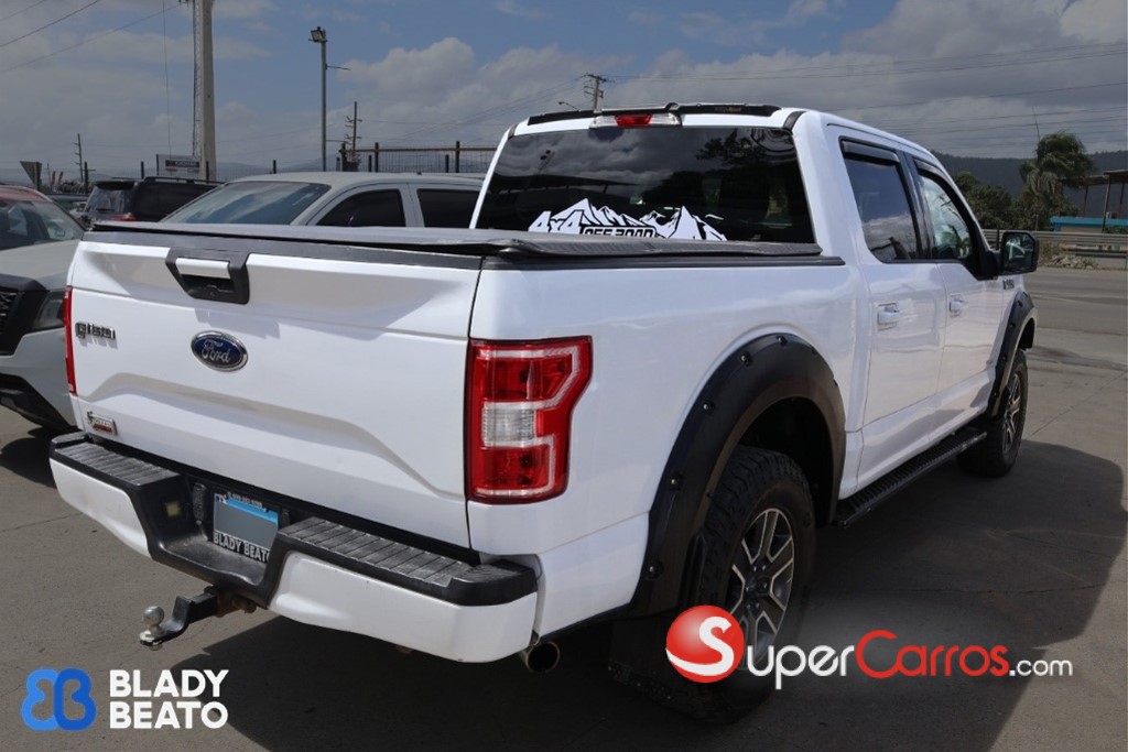 2015 Ford F 150 XLT — foto 9 / 12