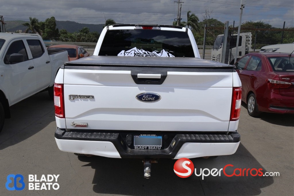 2015 Ford F 150 XLT — foto 10 / 12