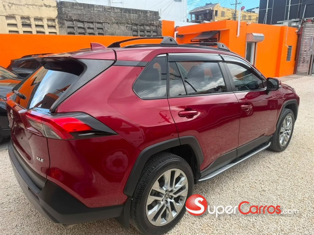 2023 Toyota RAV4 XLE Premium — foto 3 / 6