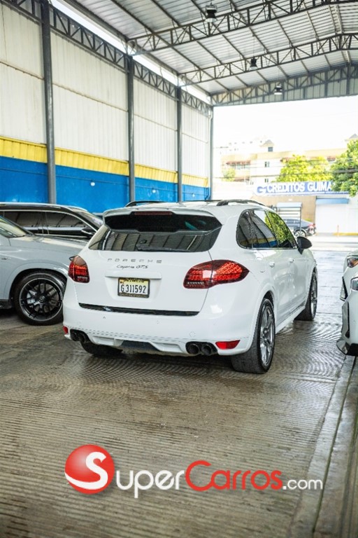 2013 Porsche Cayenne GTS — foto 6 / 12
