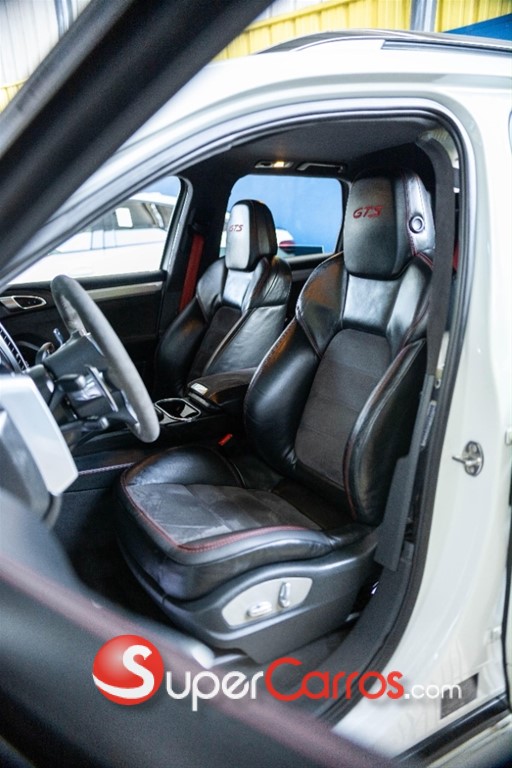 2013 Porsche Cayenne GTS — foto 7 / 12