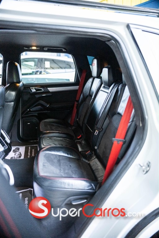 2013 Porsche Cayenne GTS — foto 8 / 12