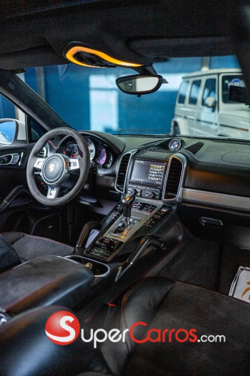 2013 Porsche Cayenne GTS — foto 10 / 12