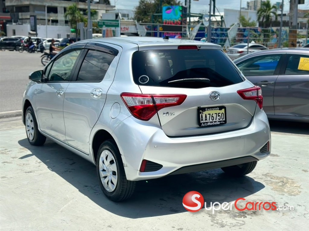 2019 Toyota VITZ GS — foto 2 / 6