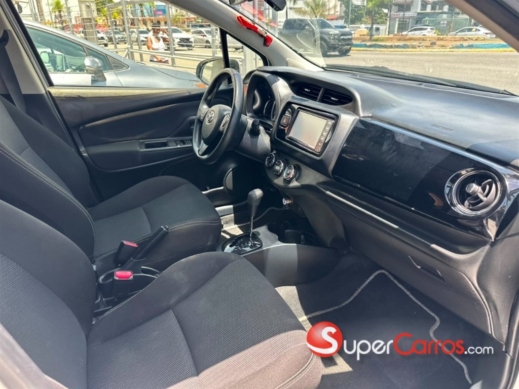 2019 Toyota VITZ GS — foto 3 / 6