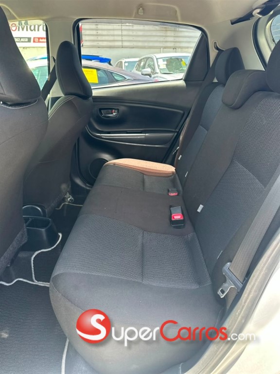 2019 Toyota VITZ GS — foto 4 / 6