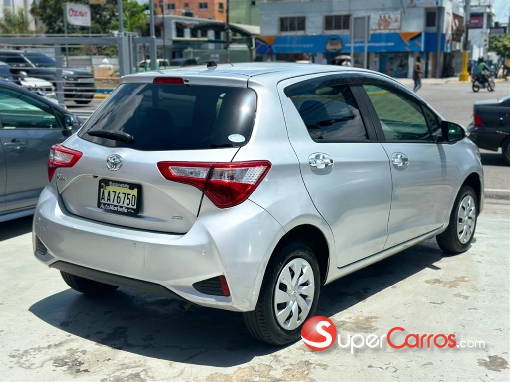 2019 Toyota VITZ GS — foto 5 / 6