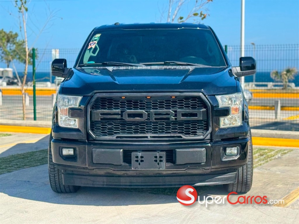 2017 Ford F 150 STX — foto 8 / 12