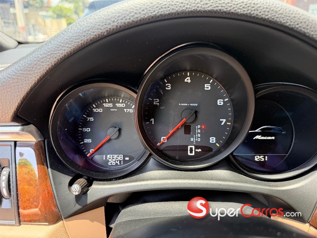 2020 Porsche Macan — foto 8 / 10