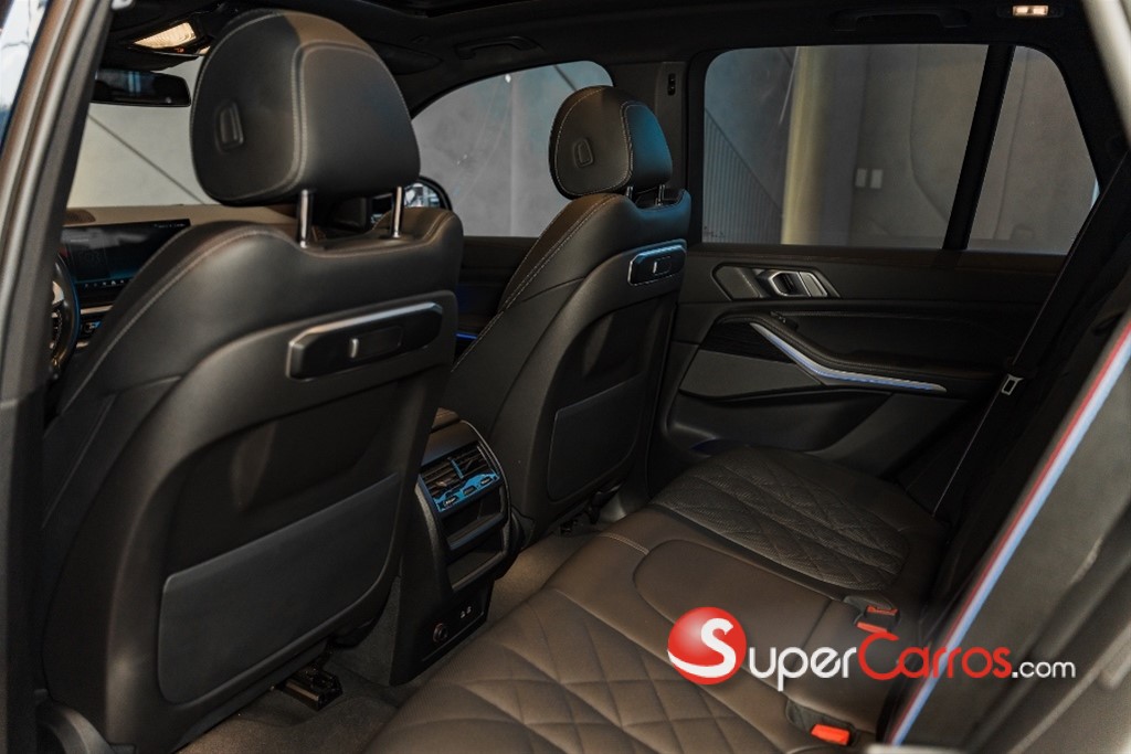 2024 BMW X 5 M60i — foto 8 / 12