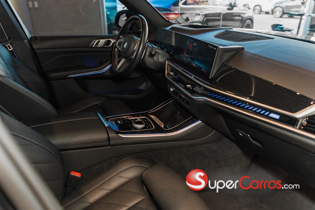 2024 BMW X 5 M60i — foto 9 / 12