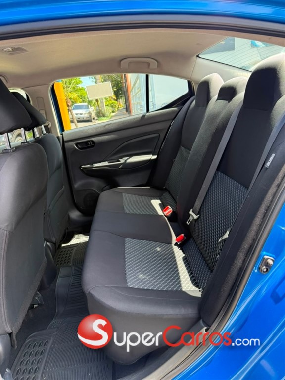 2021 Nissan Versa — foto 6 / 10