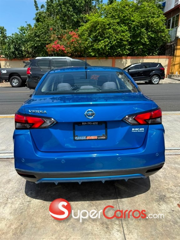 2021 Nissan Versa — foto 8 / 10