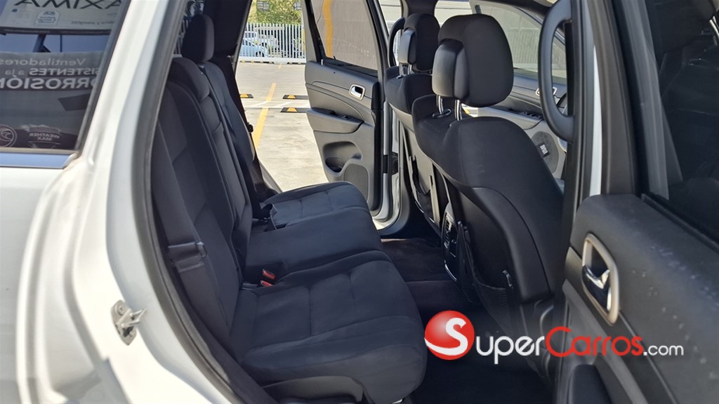 2017 Jeep Grand Cherokee Laredo — foto 8 / 11
