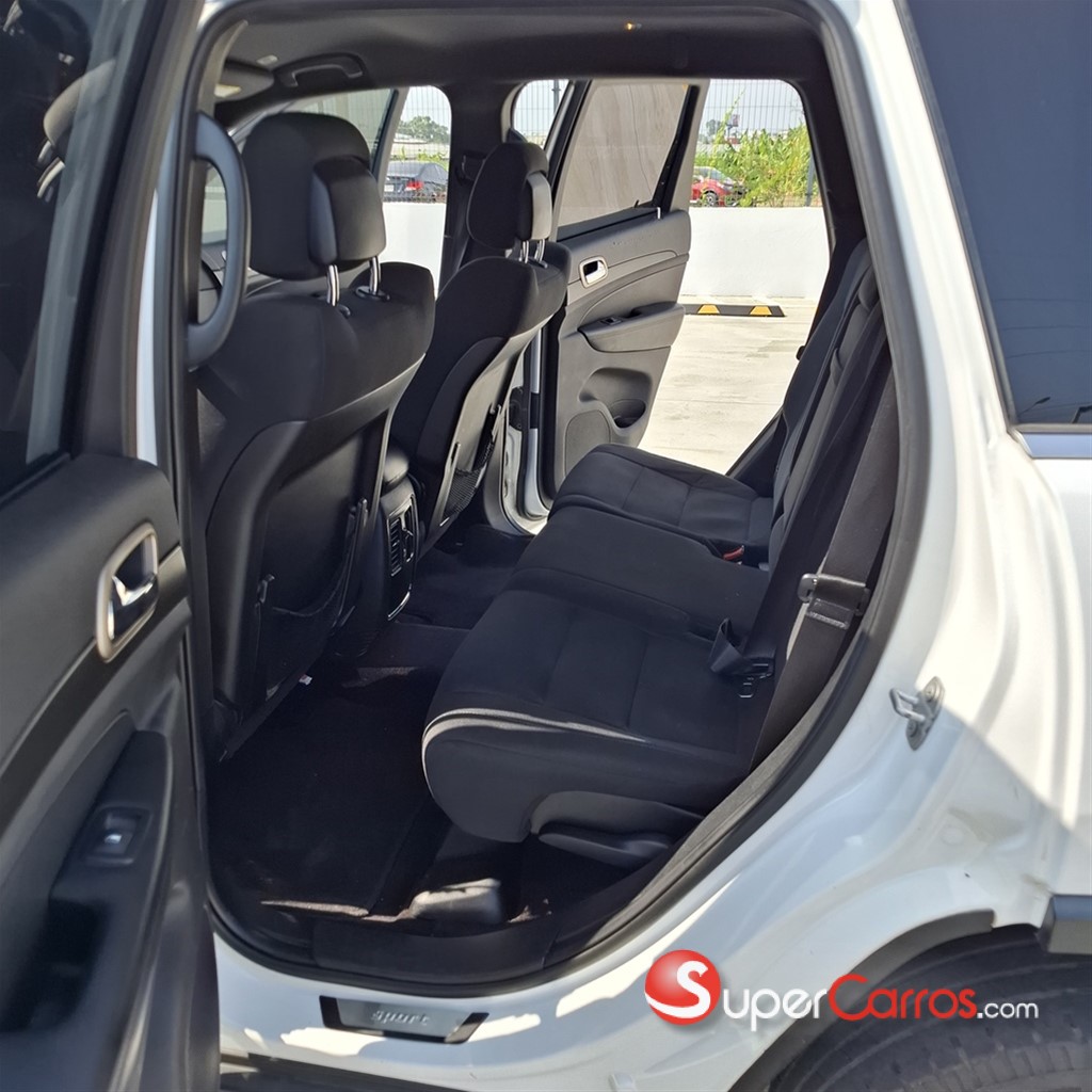 2017 Jeep Grand Cherokee Laredo — foto 10 / 11