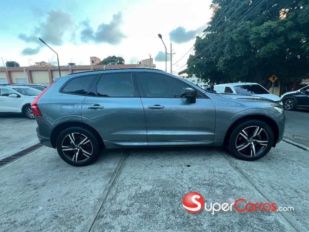 2020 Volvo XC60 T5 R Design — foto 4 / 12