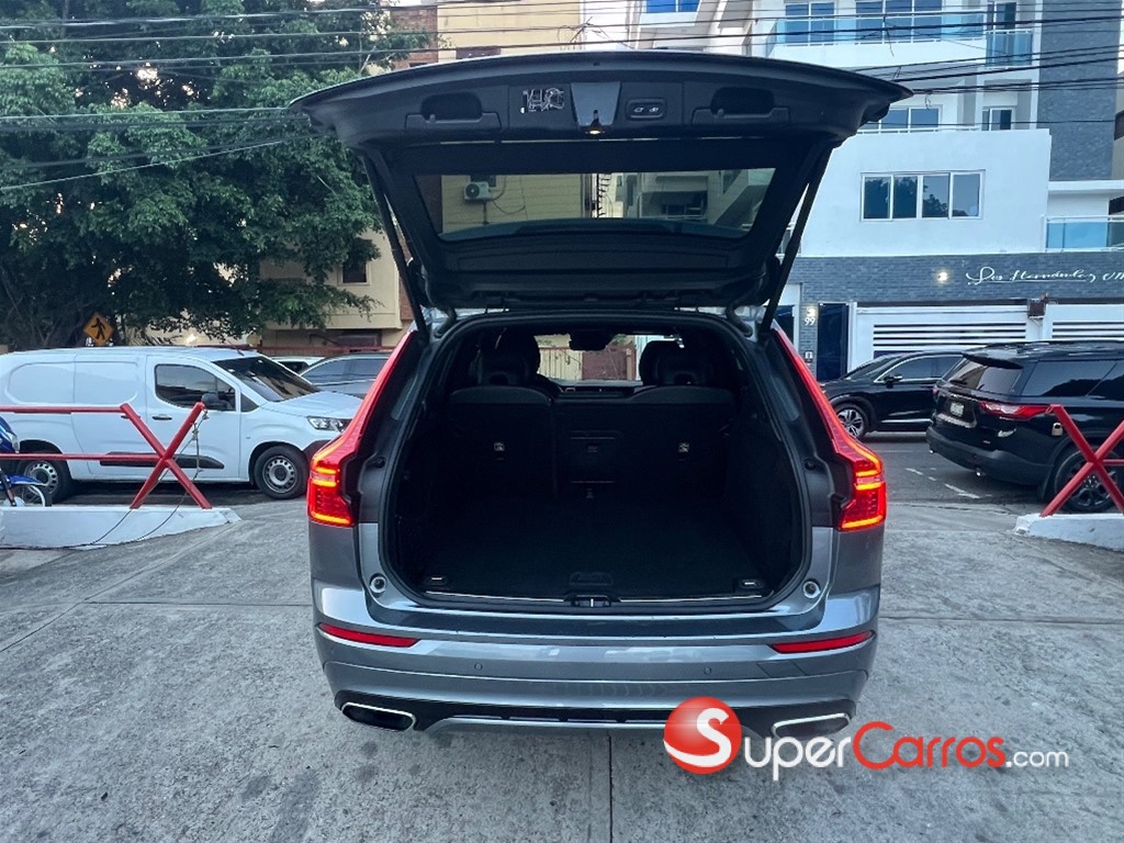 2020 Volvo XC60 T5 R Design — foto 7 / 12