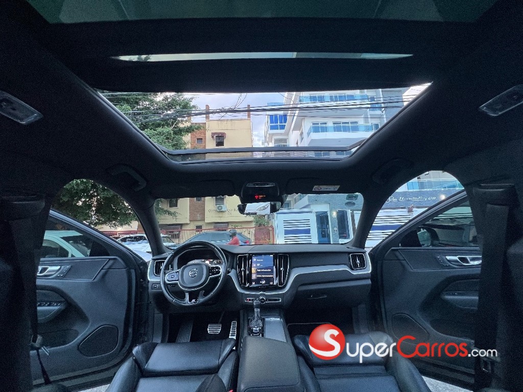 2020 Volvo XC60 T5 R Design — foto 10 / 12