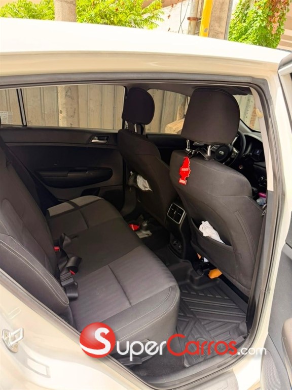 2021 Kia Sportage LX — foto 8 / 12