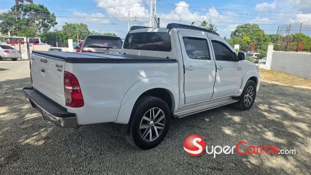 2014 Toyota Hilux SRV — foto 3 / 12