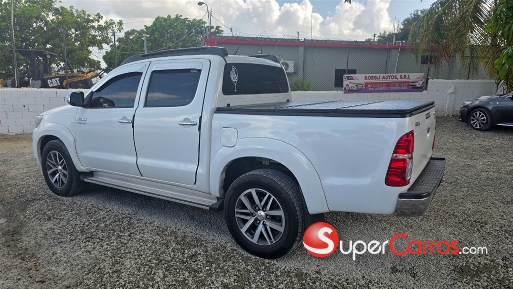 2014 Toyota Hilux SRV — foto 4 / 12