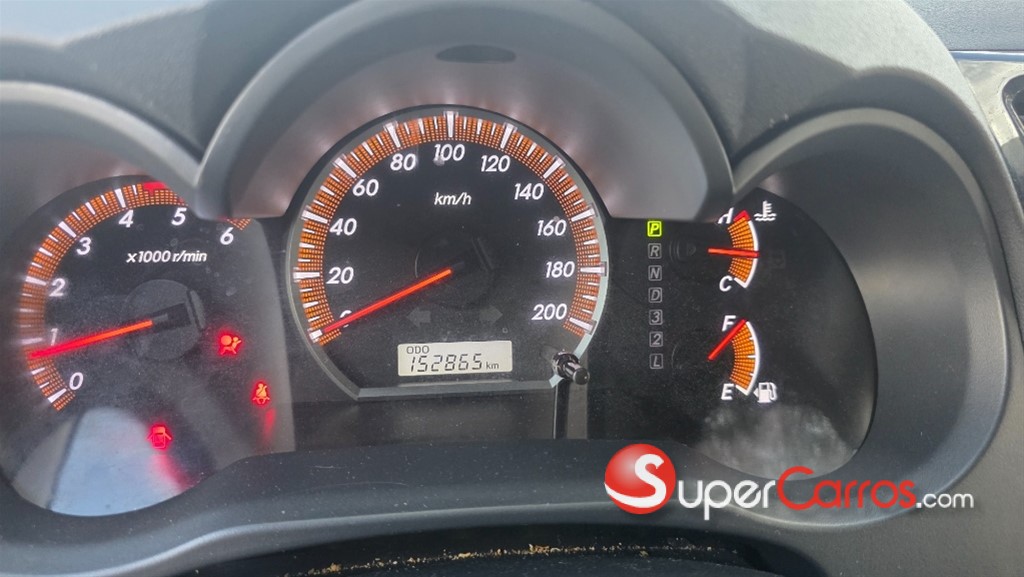 2014 Toyota Hilux SRV — foto 10 / 12