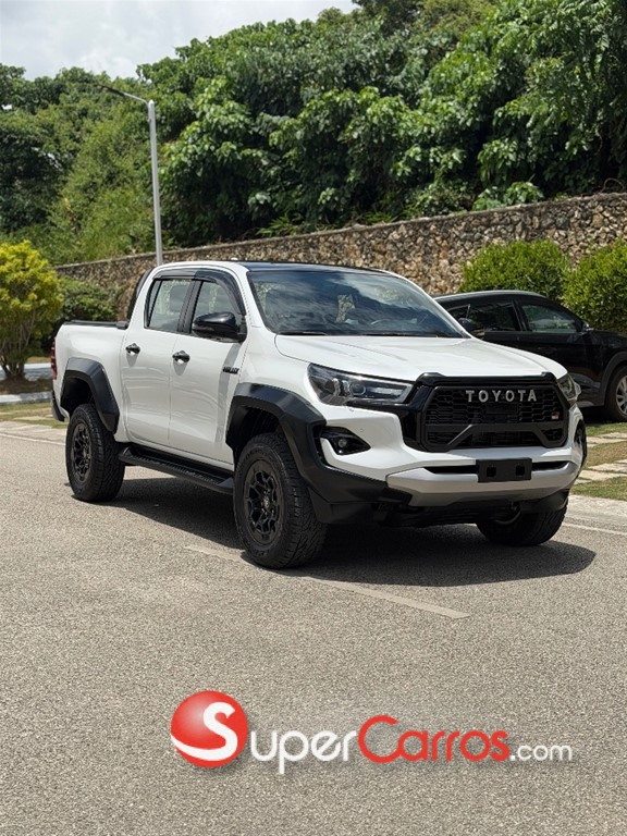 2025 Toyota Hilux GR Sport — foto 2 / 9