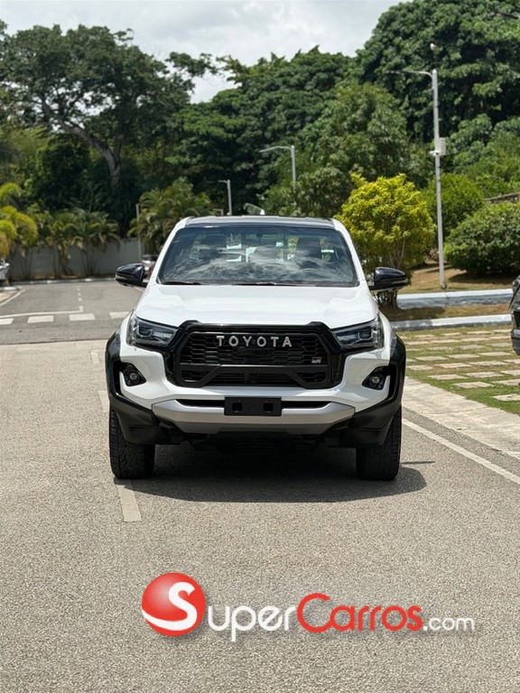 2025 Toyota Hilux GR Sport — foto 3 / 9