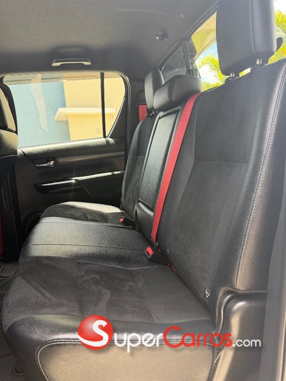 2025 Toyota Hilux GR Sport — foto 5 / 9