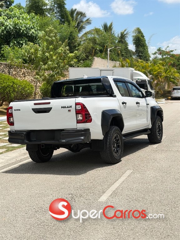 2025 Toyota Hilux GR Sport — foto 8 / 9