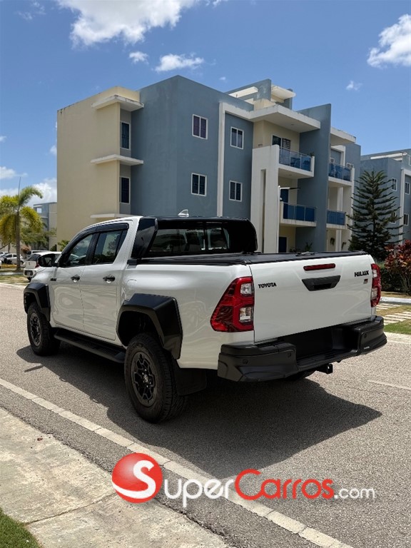 2025 Toyota Hilux GR Sport — foto 9 / 9