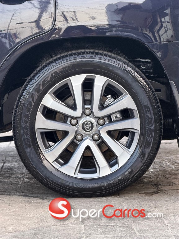 2020 Toyota Land Cruiser VXR — foto 6 / 12