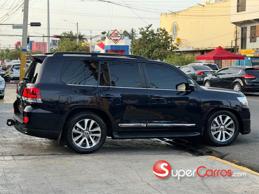 2020 Toyota Land Cruiser VXR — foto 8 / 12