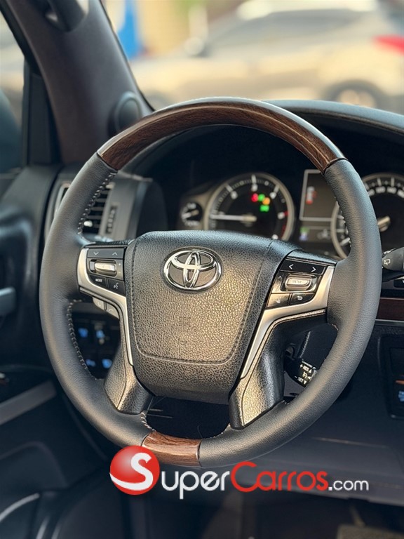 2020 Toyota Land Cruiser VXR — foto 9 / 12