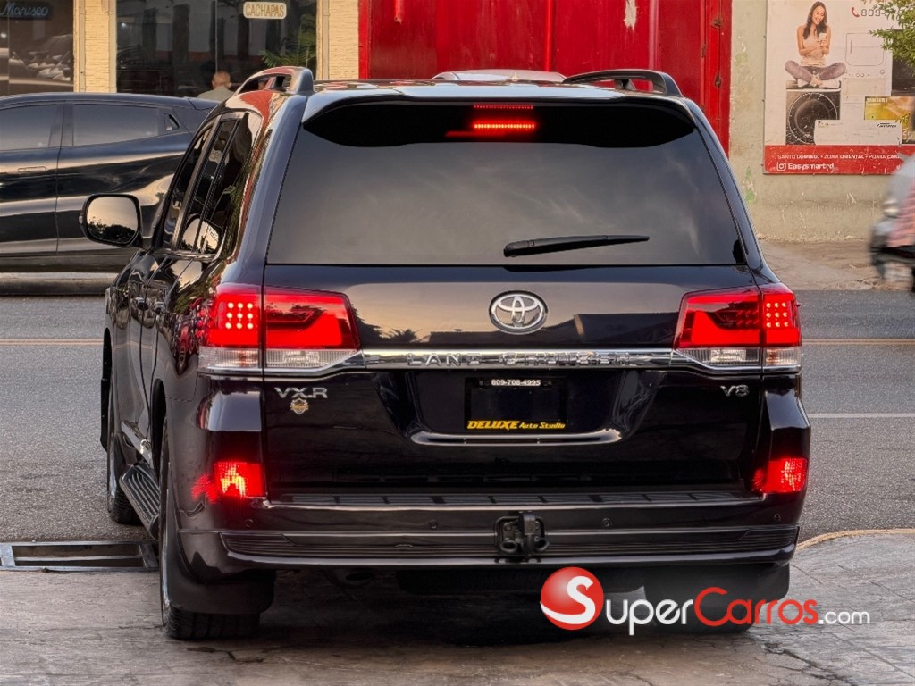 2020 Toyota Land Cruiser VXR — foto 10 / 12
