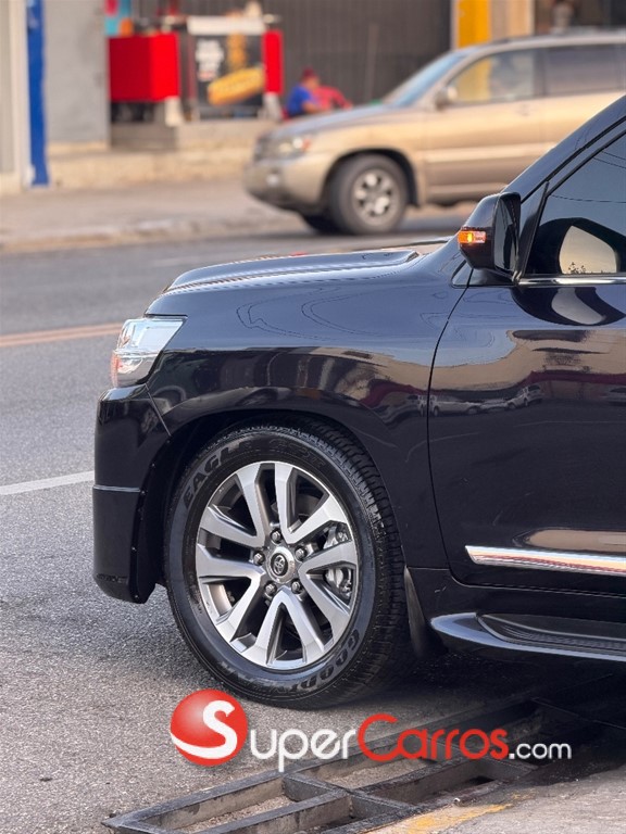 2020 Toyota Land Cruiser VXR — foto 12 / 12