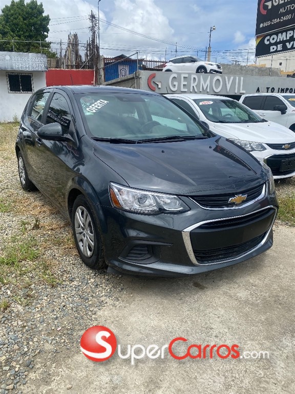 2020 Chevrolet Sonic LT — foto 2 / 8