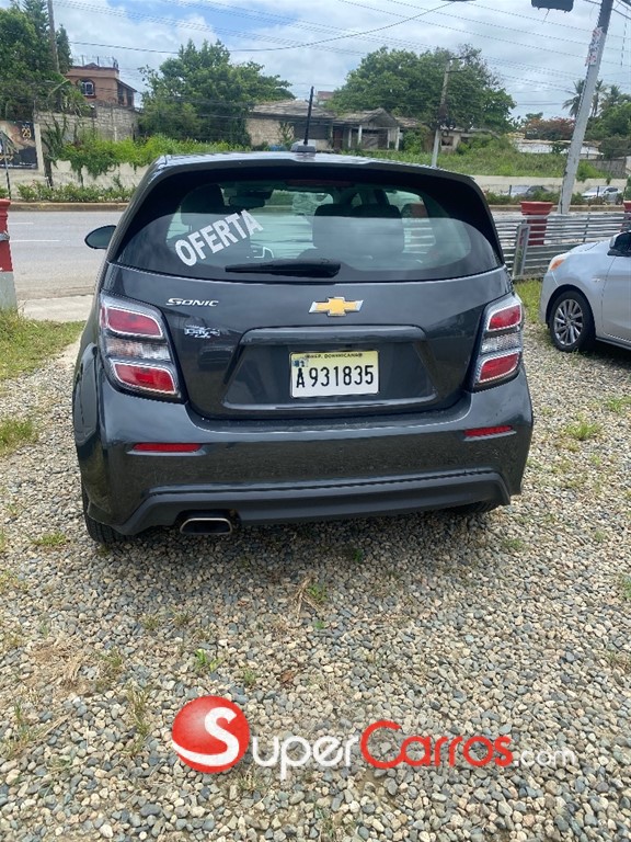 2020 Chevrolet Sonic LT — foto 4 / 8