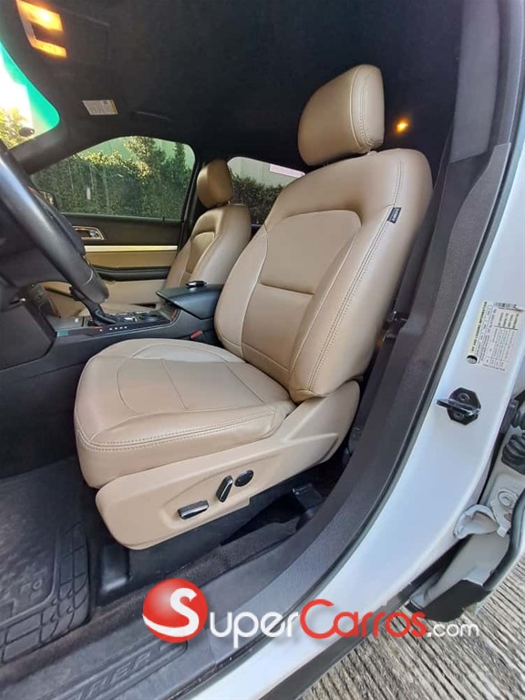 2016 Ford Explorer XLT — foto 7 / 12