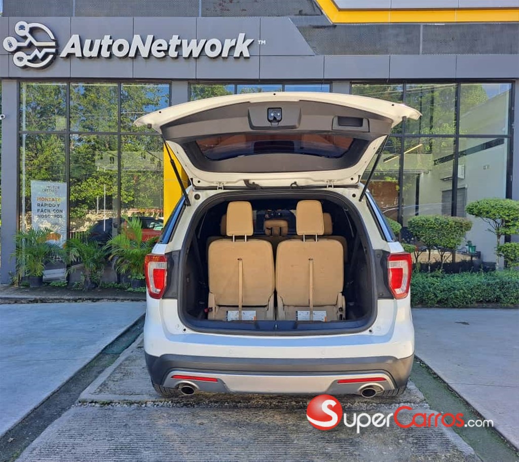 2016 Ford Explorer XLT — foto 10 / 12