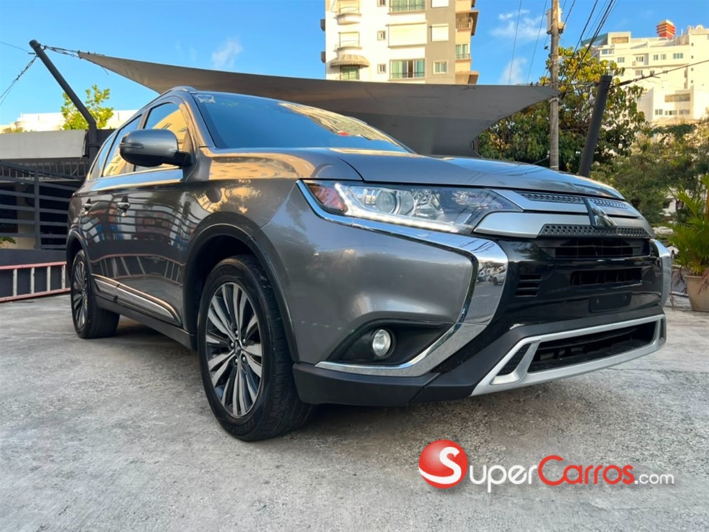 2020 Mitsubishi Motors Outlander SEL — foto 9 / 11