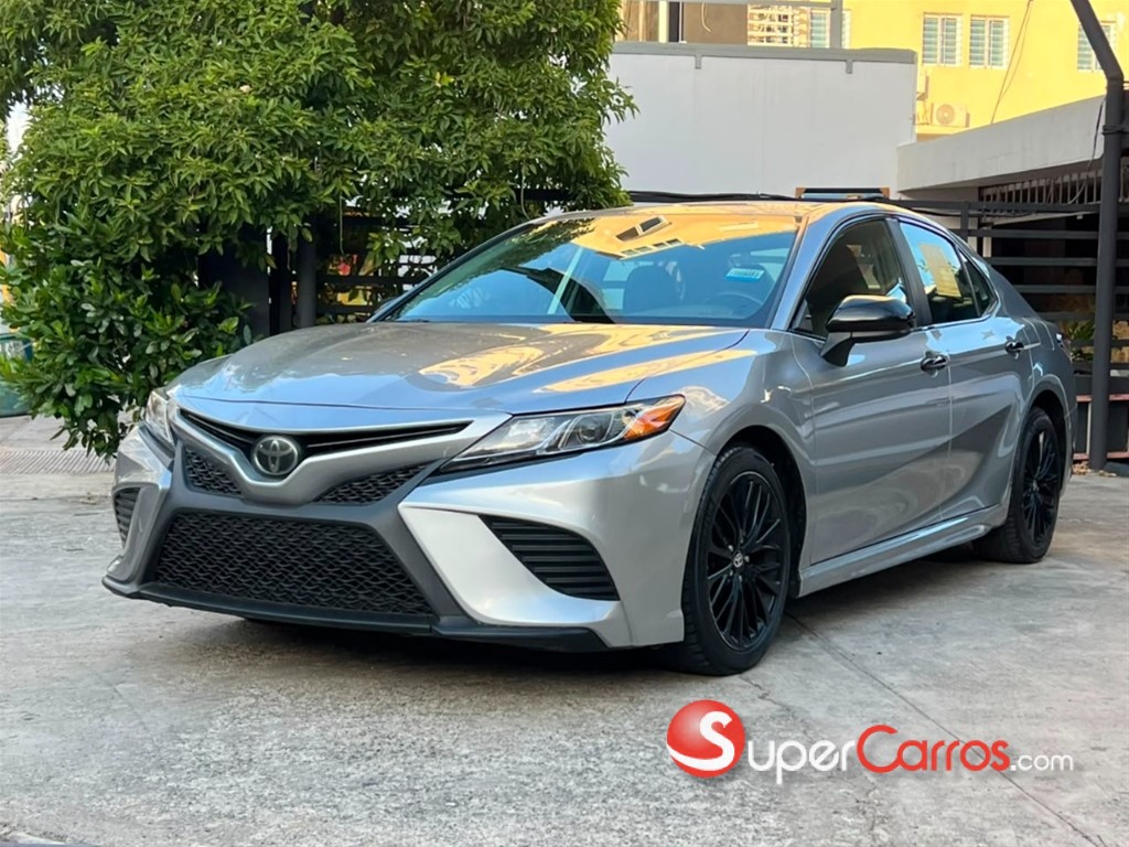 2020 Toyota Camry SE Nightshade — foto 2 / 12