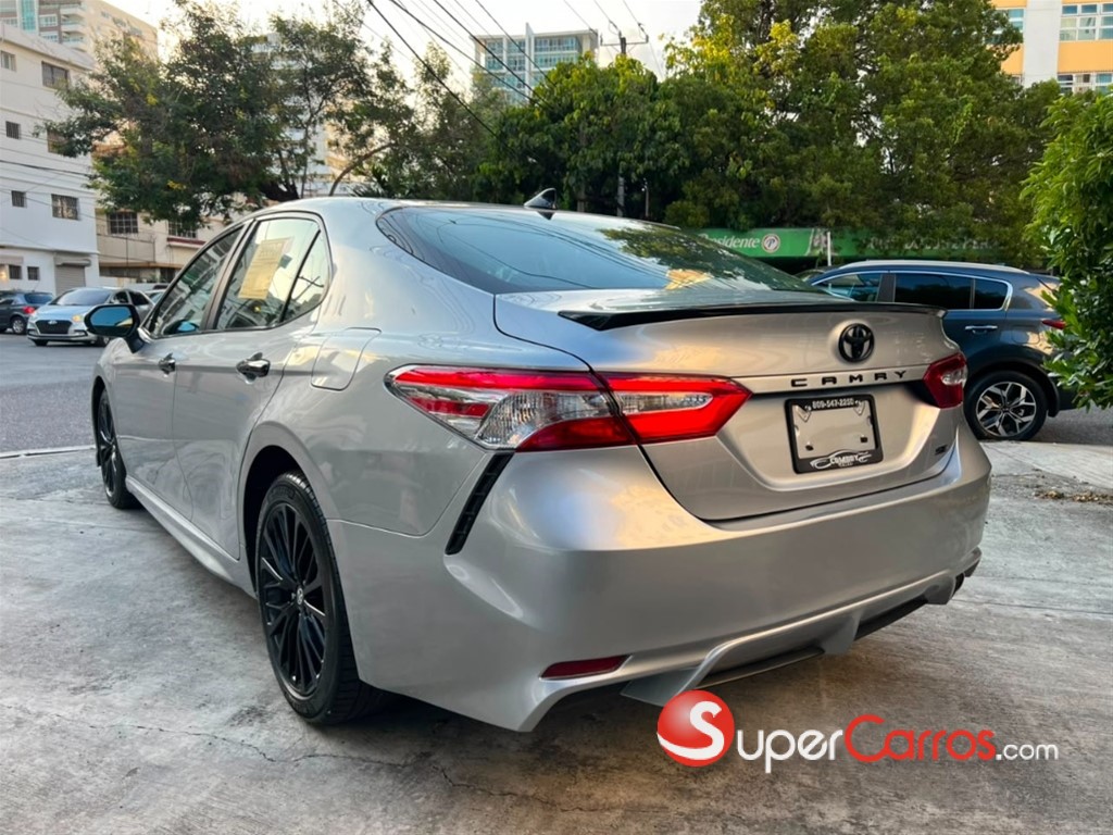 2020 Toyota Camry SE Nightshade — foto 3 / 12