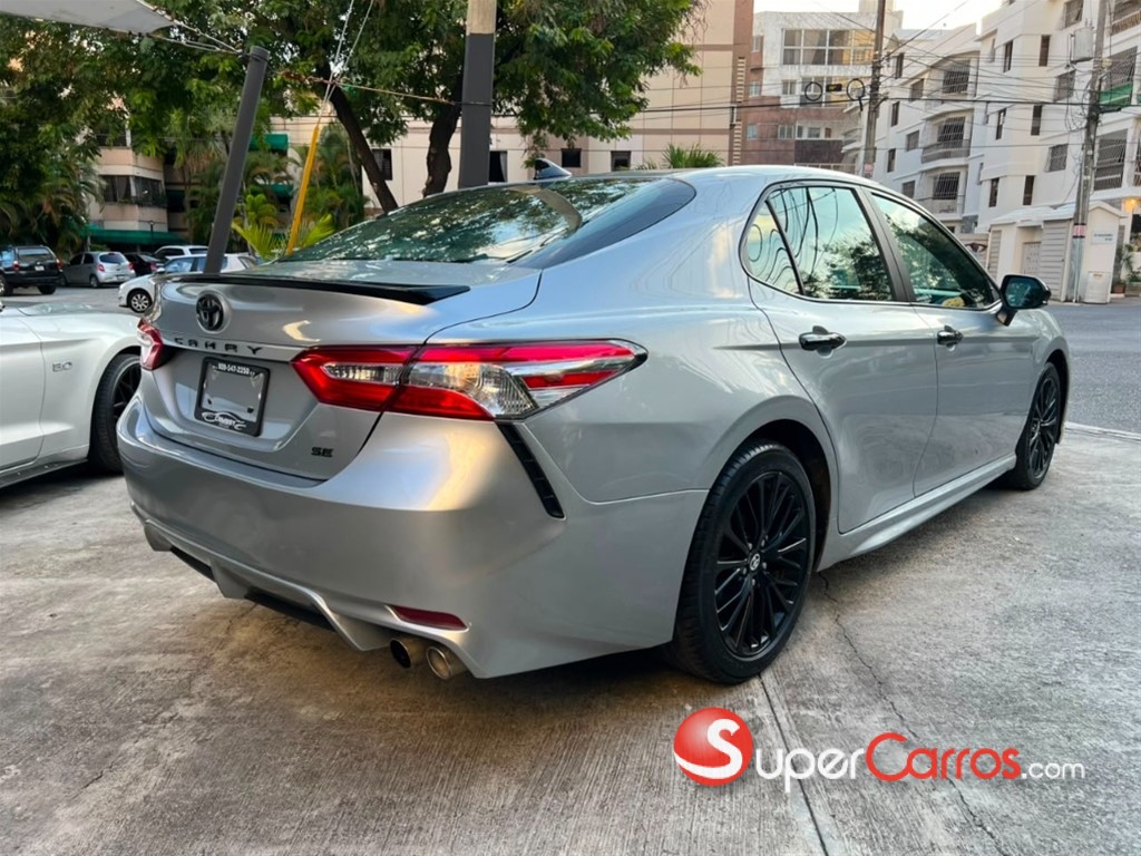 2020 Toyota Camry SE Nightshade — foto 4 / 12