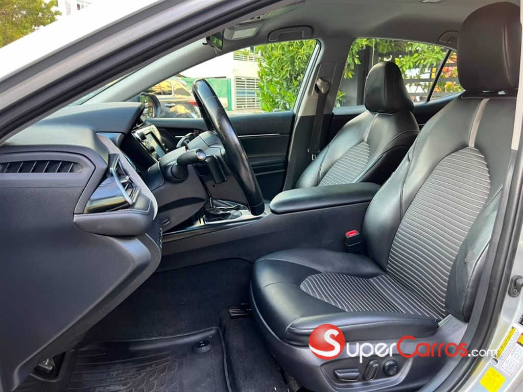 2020 Toyota Camry SE Nightshade — foto 7 / 12