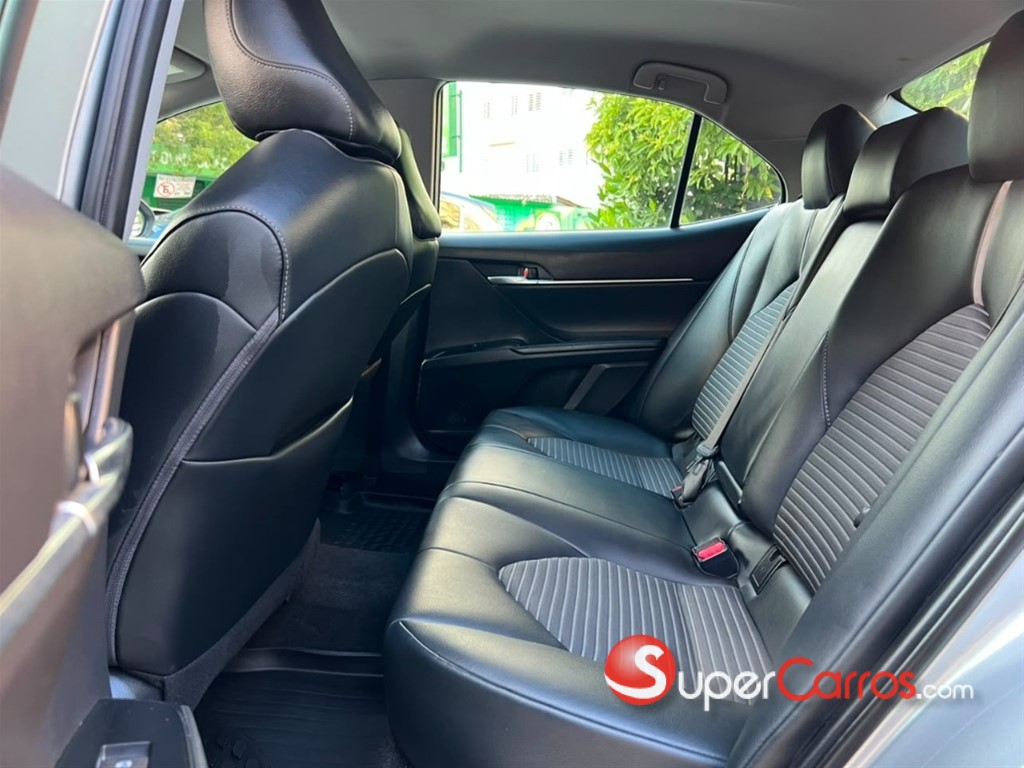 2020 Toyota Camry SE Nightshade — foto 8 / 12