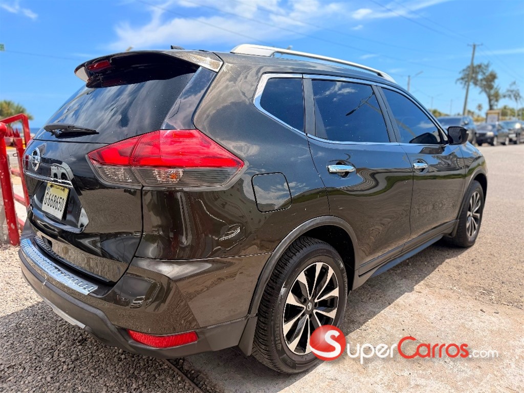 2017 Nissan Rogue SV — foto 3 / 9
