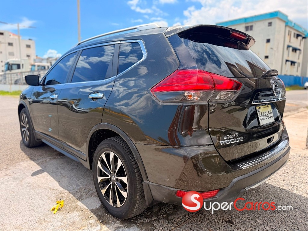 2017 Nissan Rogue SV — foto 4 / 9