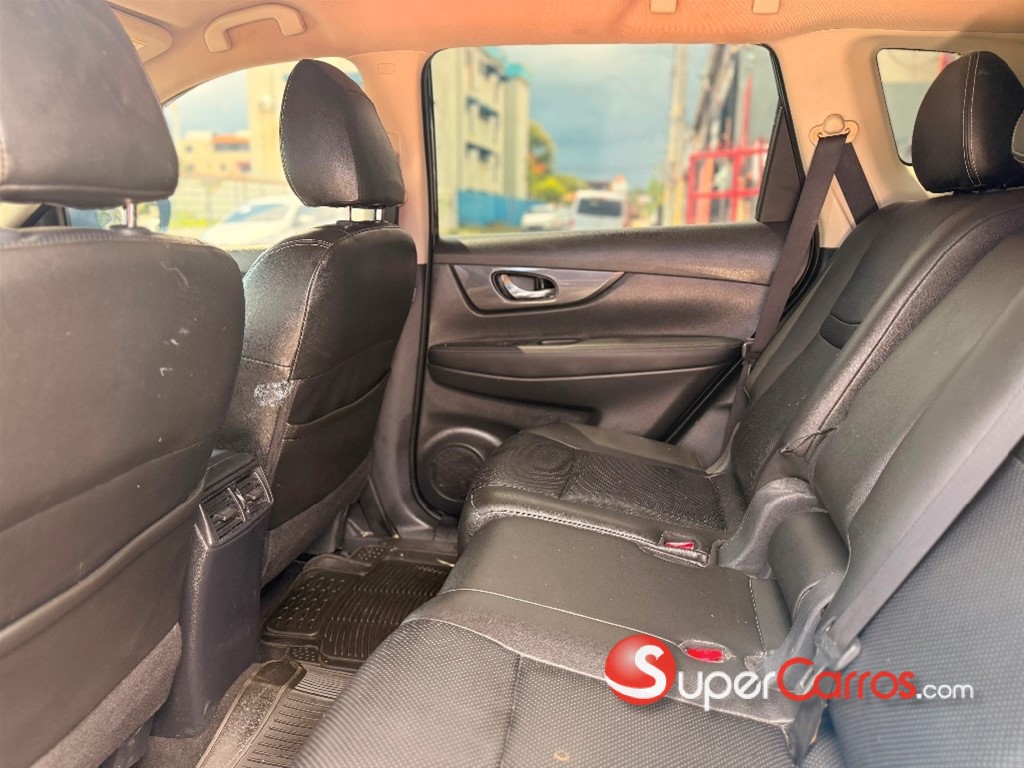 2017 Nissan Rogue SV — foto 7 / 9